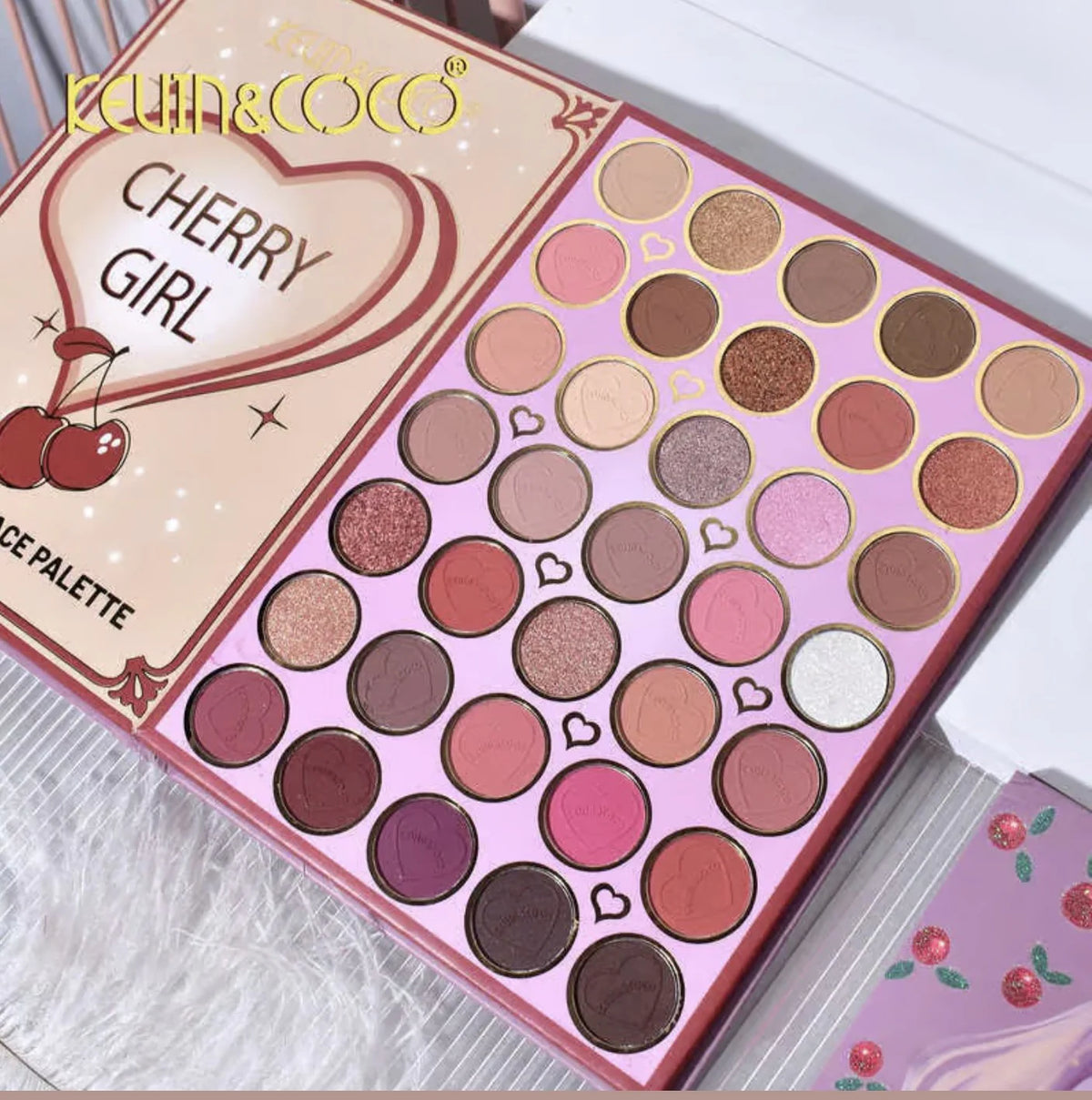 Book Makeup Palette 82 Couleurs Cherry Girl - Kevin & Coco