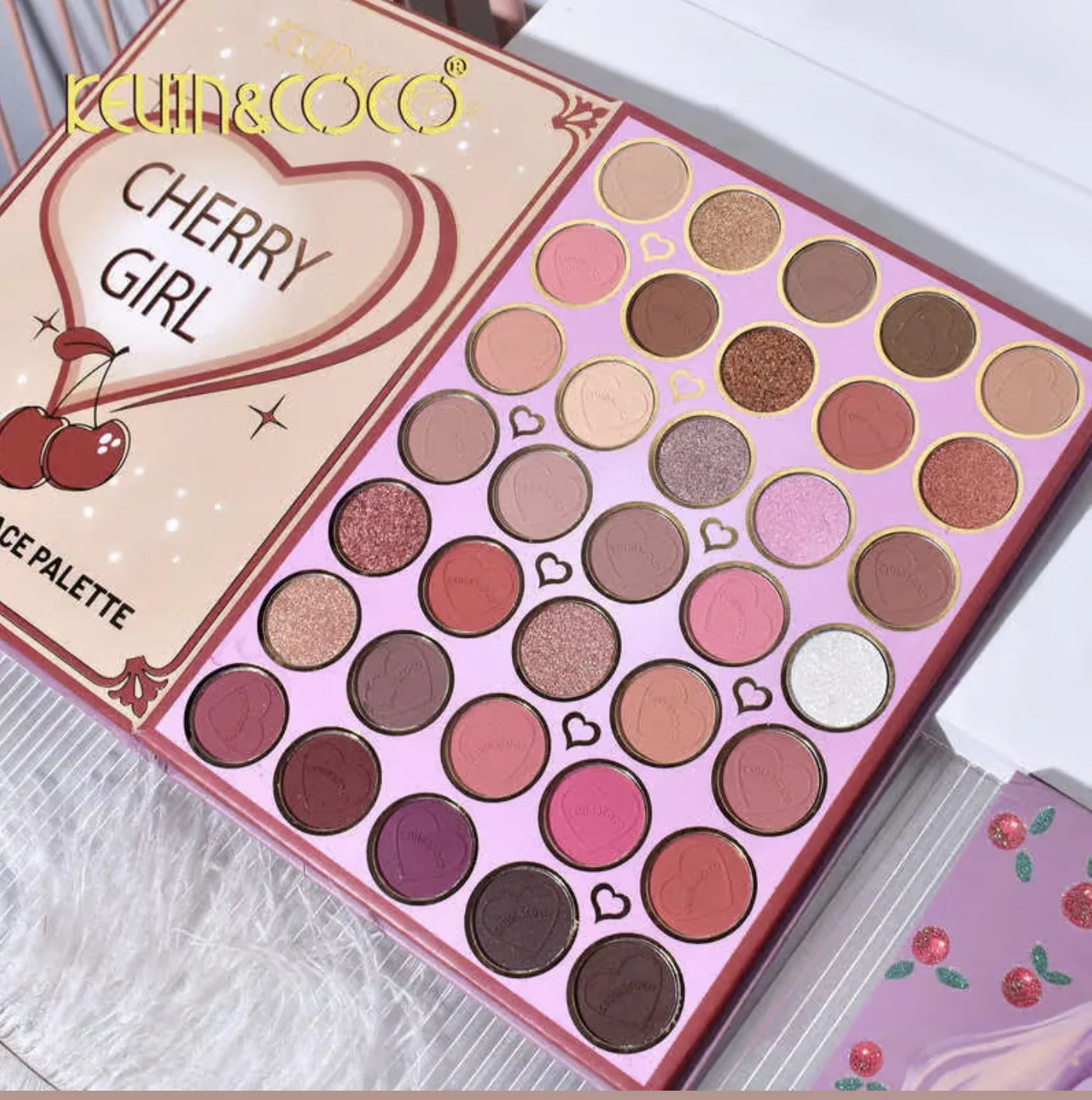 Book Makeup Palette 82 Couleurs Cherry Girl - Kevin & Coco